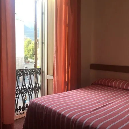 Moderno Hotel 3*