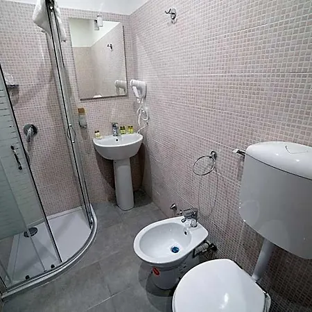 Moderno Hotel 3*